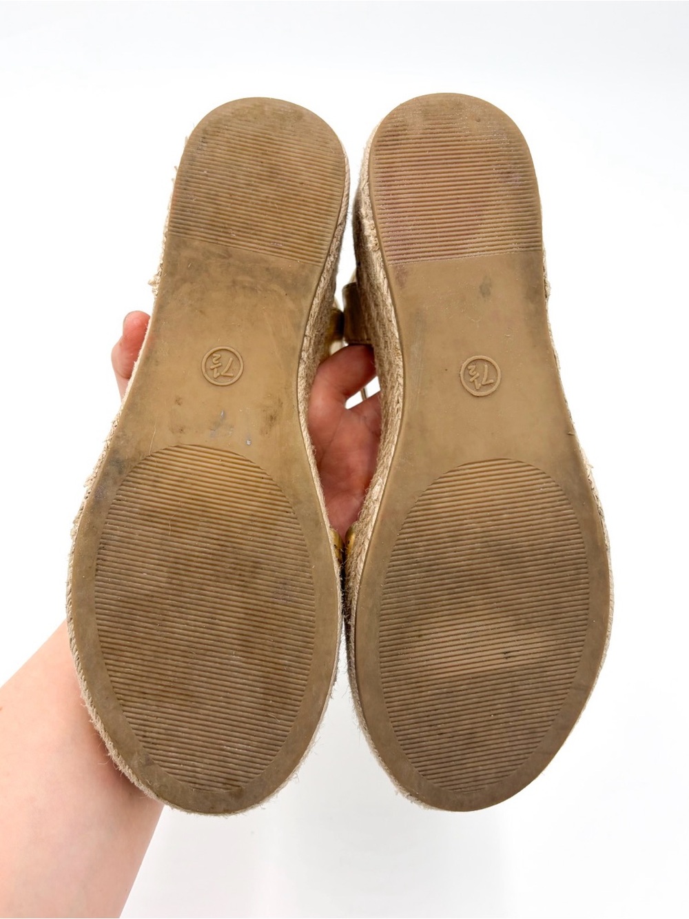 Women’s White Mountain Metallic Gold Espadrille Platform Sandals Size 7.5 - Picture 11 of 13